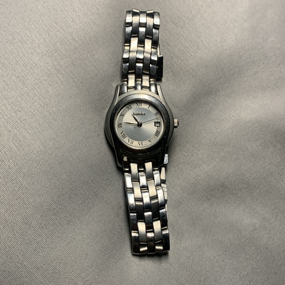Classic Gucci Steel Watch - Picture 2 of 4